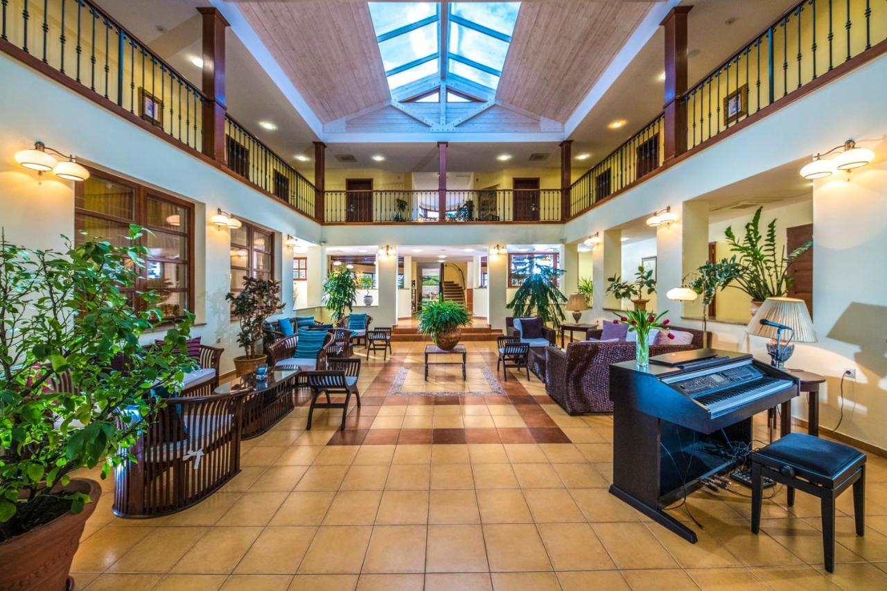 Hotel Forest Hills Zirc Extérieur photo