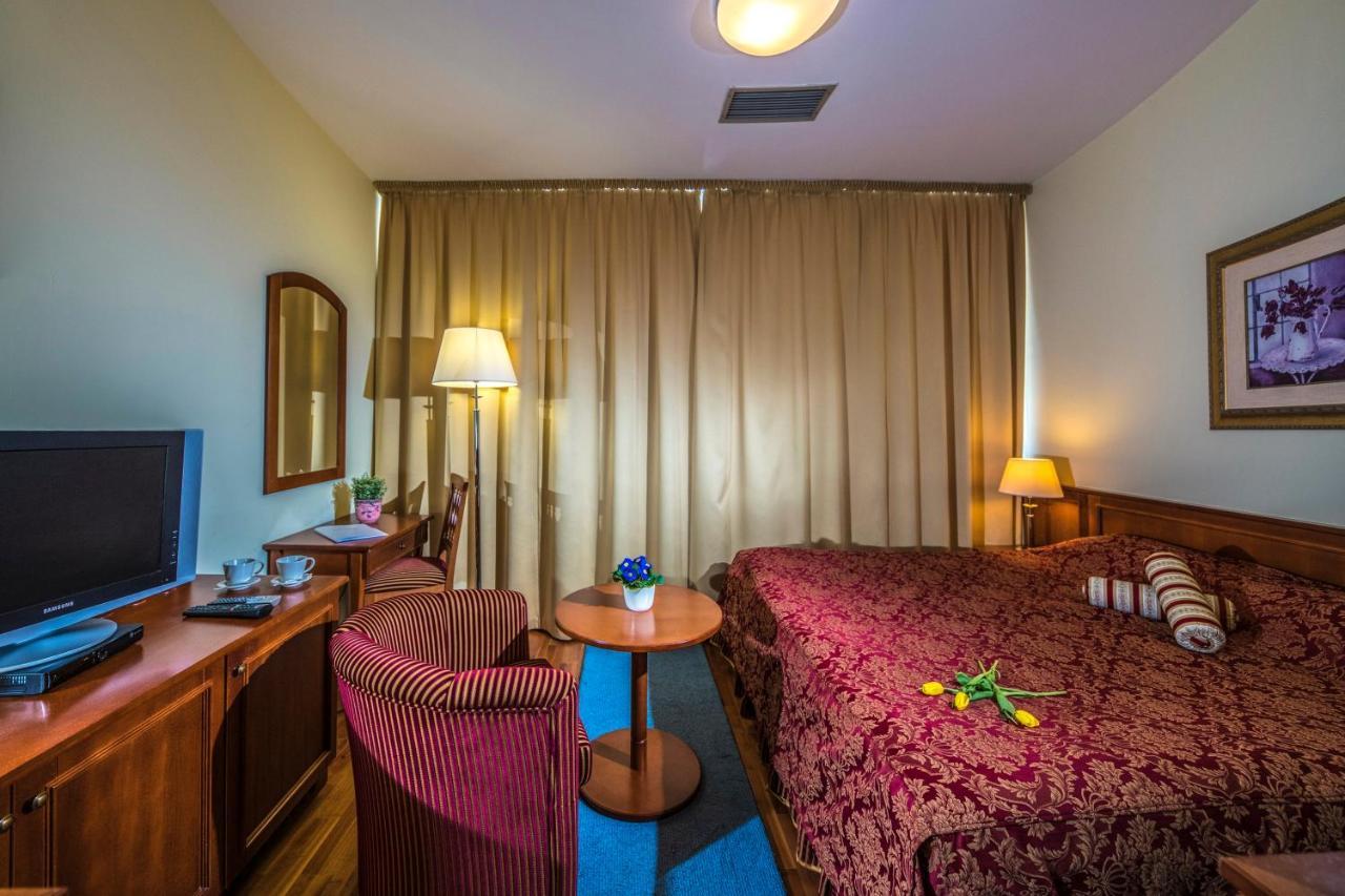 Hotel Forest Hills Zirc Extérieur photo
