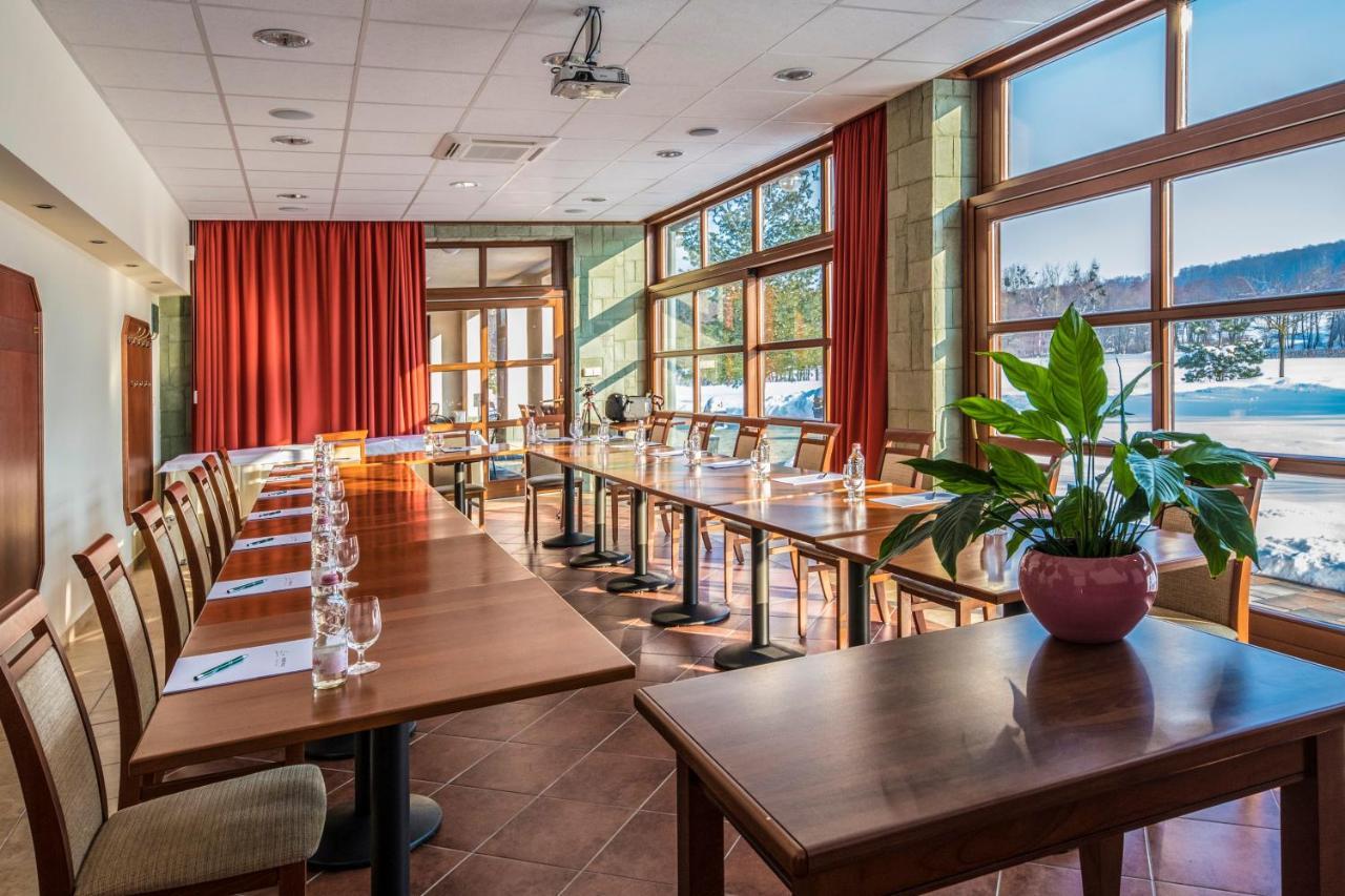 Hotel Forest Hills Zirc Extérieur photo
