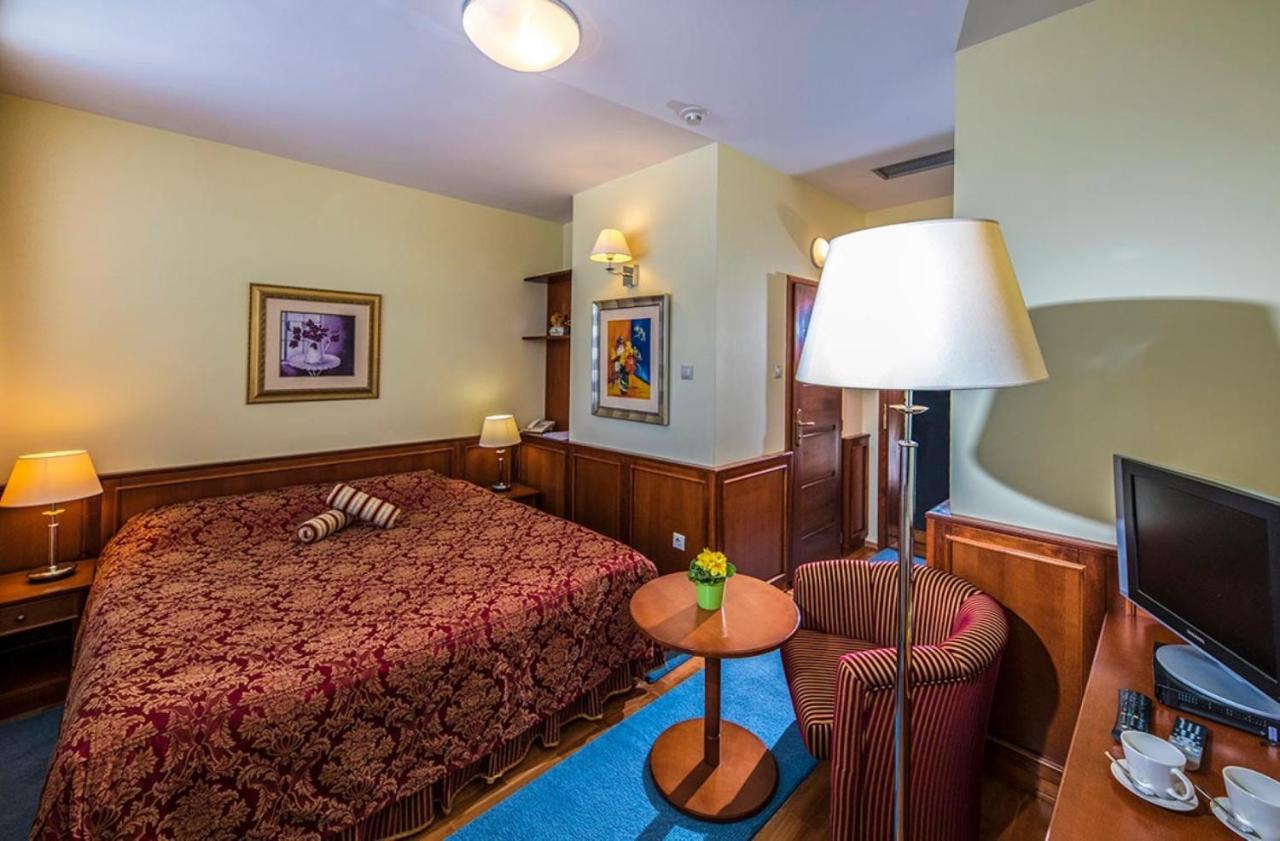 Hotel Forest Hills Zirc Extérieur photo