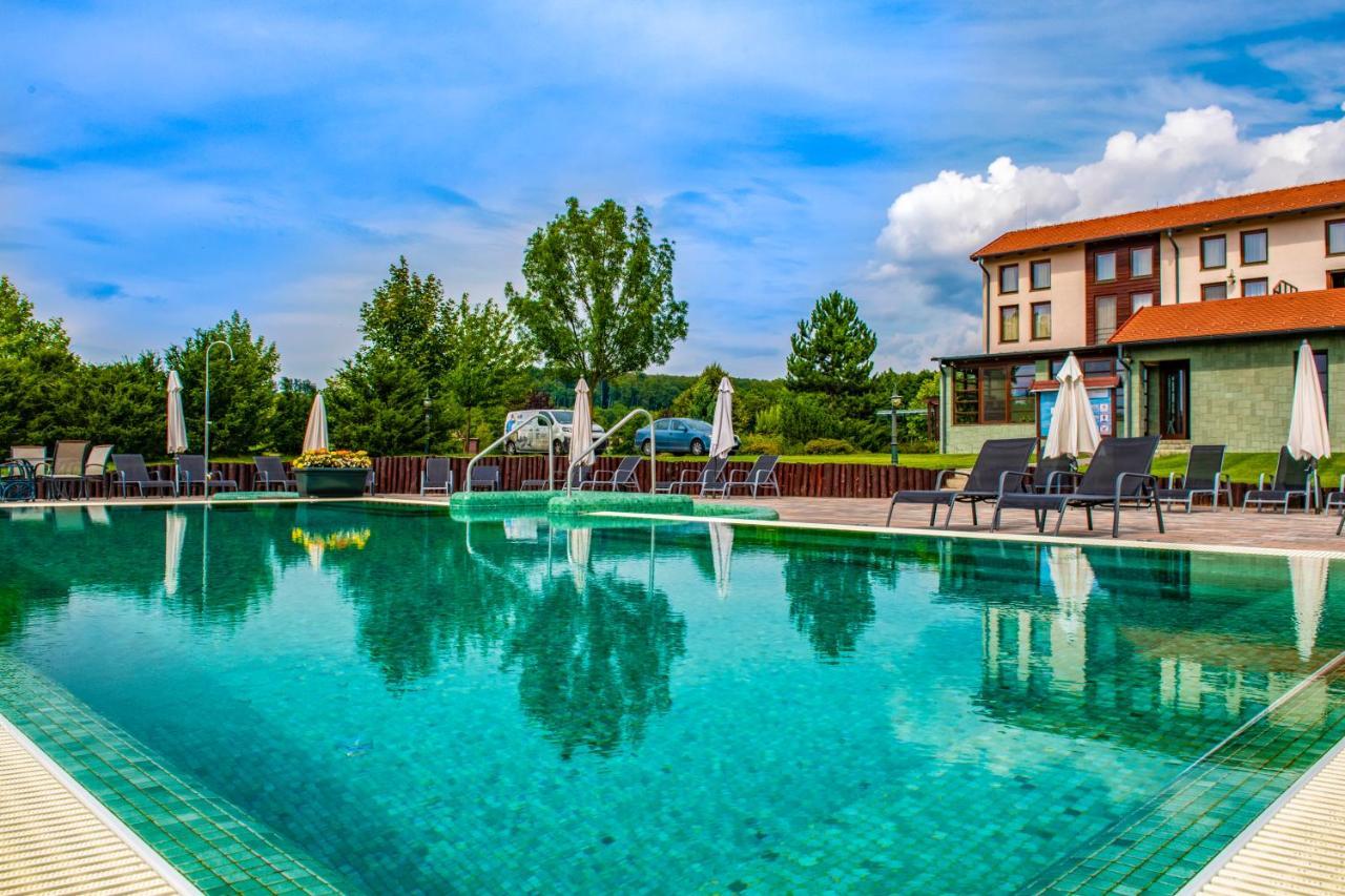 Hotel Forest Hills Zirc Extérieur photo