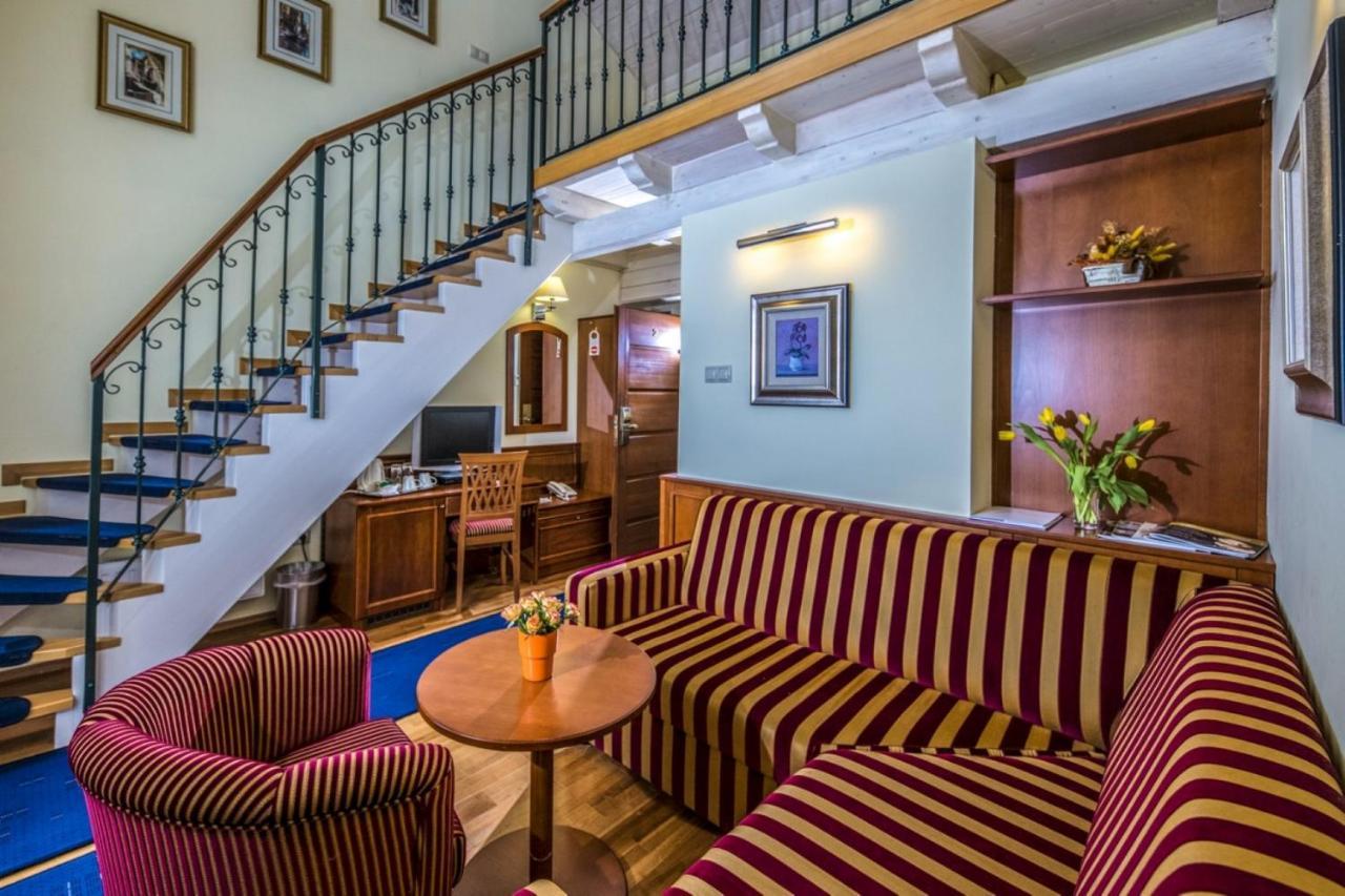 Hotel Forest Hills Zirc Extérieur photo