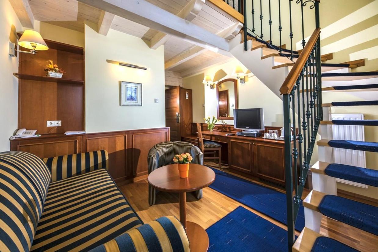 Hotel Forest Hills Zirc Extérieur photo