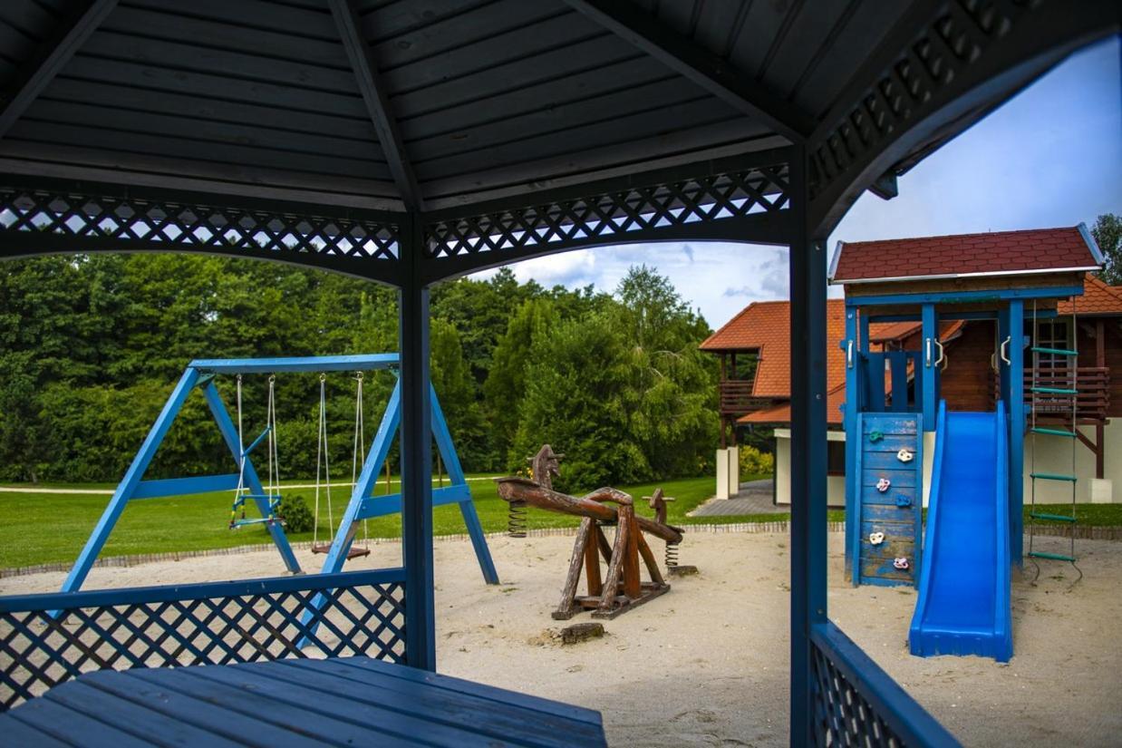 Hotel Forest Hills Zirc Extérieur photo